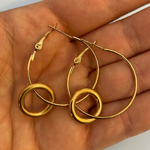 NEW!💙💎AWESOME! GOLD💛TONE CIRCLE HOOPS!💎💙FREE GIFTS & FREE GIFT WRAP TOO - Picture 7 of 7